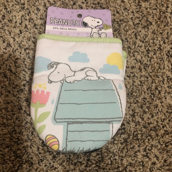 Snoopy Easter Kitchen Set - Picture 3 of 3